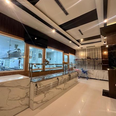 Ujvara Hotel Golem  Bagian luar foto