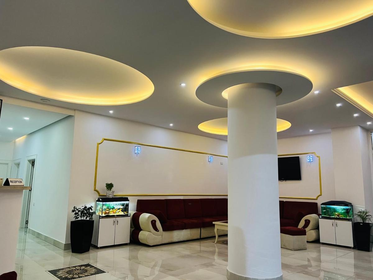 Ujvara Hotel Golem  Bagian luar foto