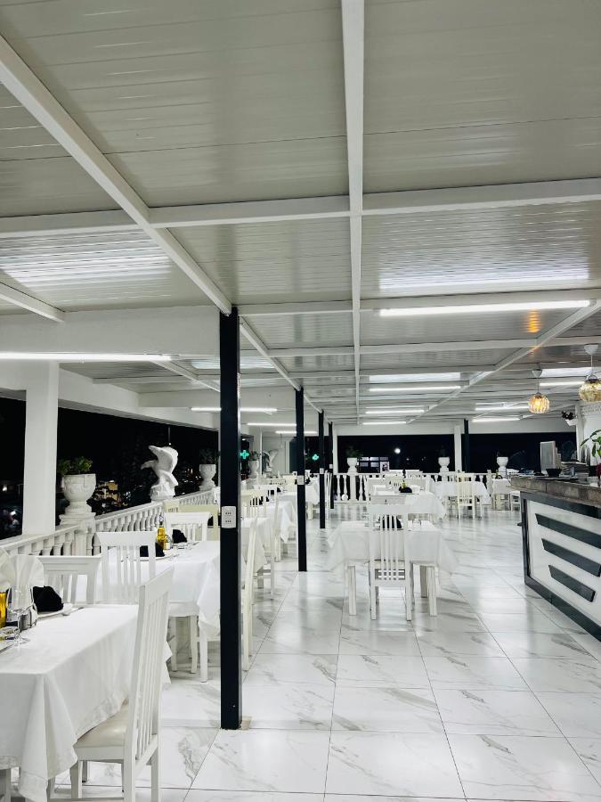 Ujvara Hotel Golem  Bagian luar foto