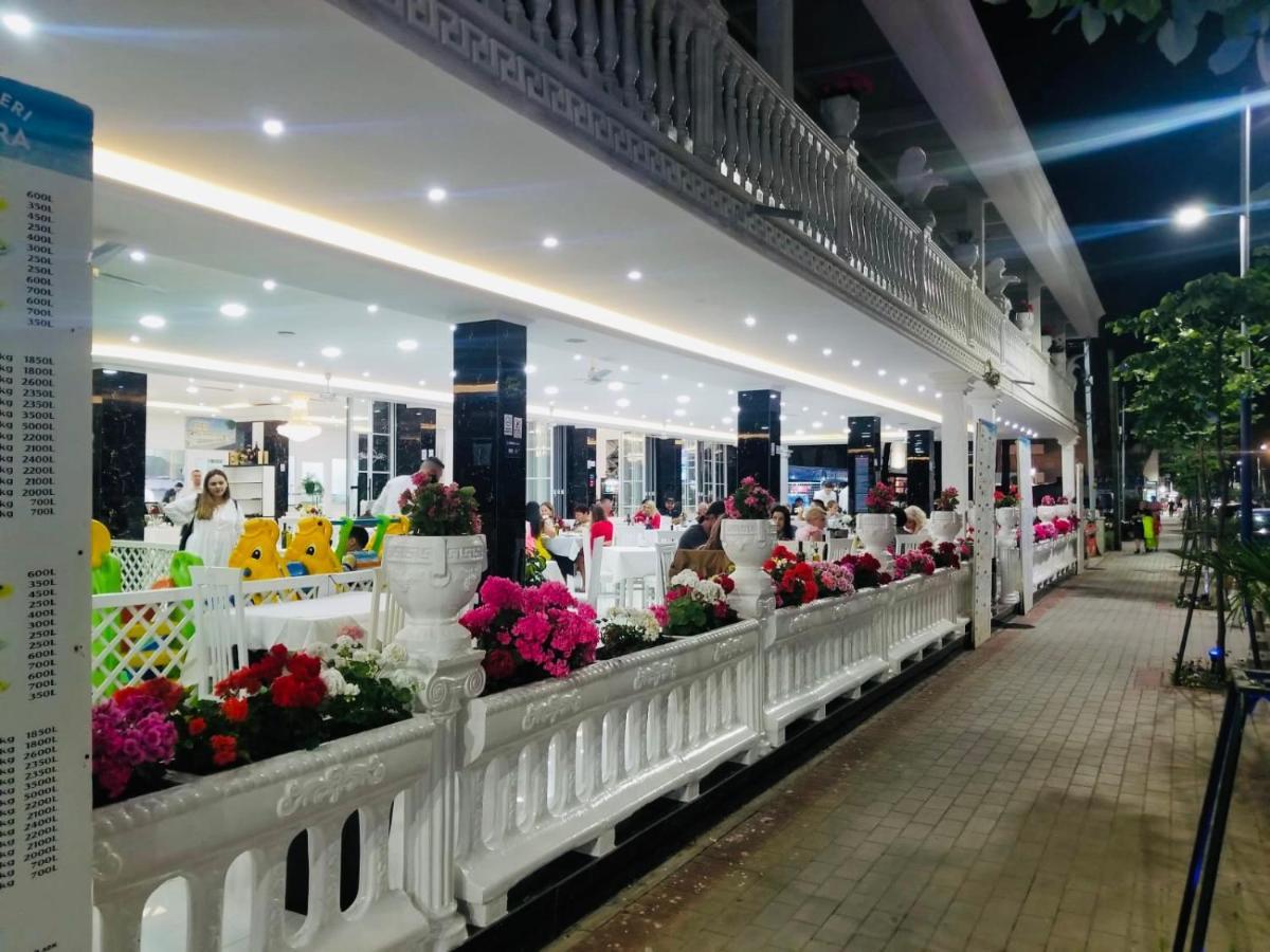 Ujvara Hotel Golem  Bagian luar foto