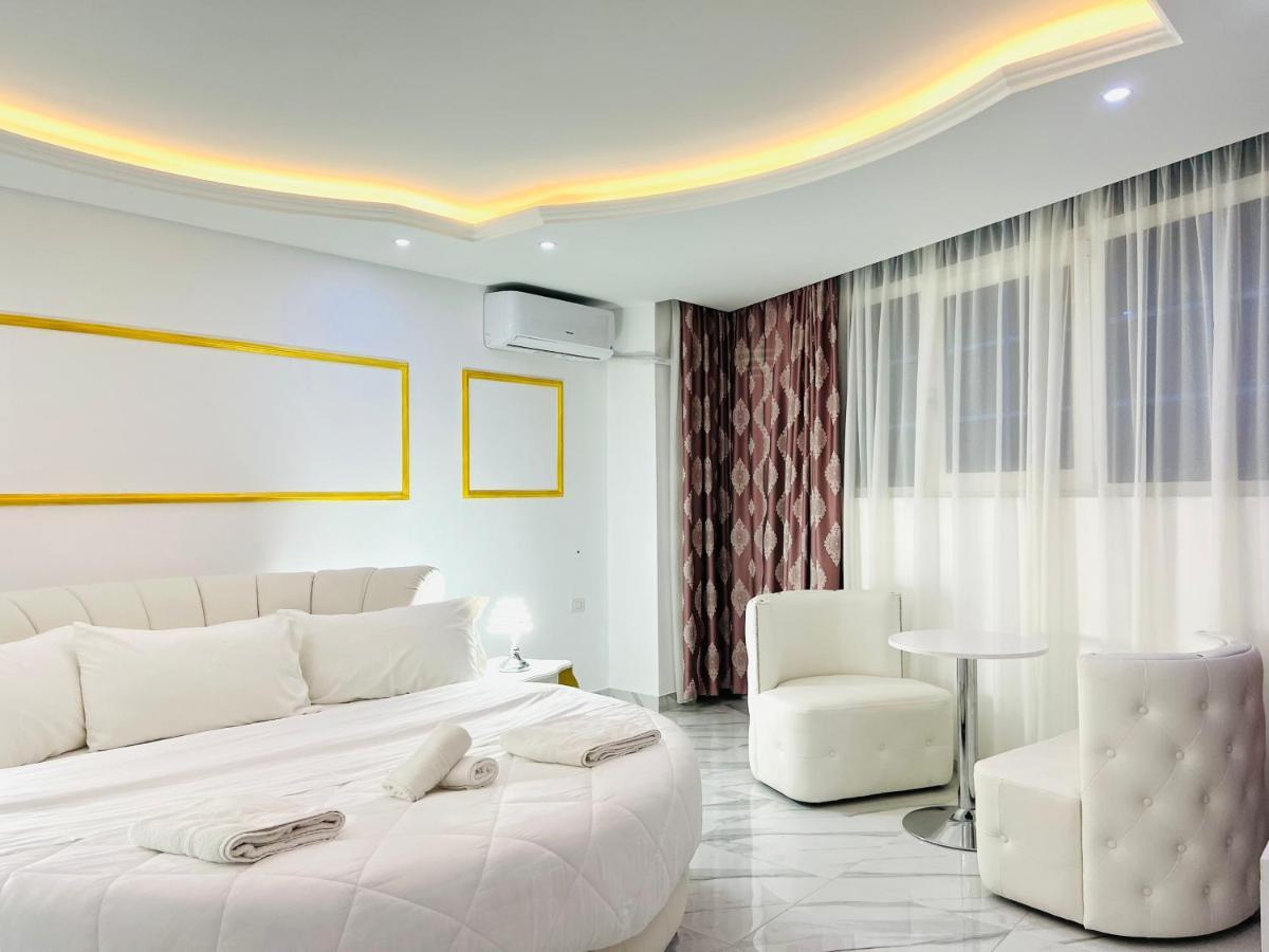 Ujvara Hotel Golem  Bagian luar foto