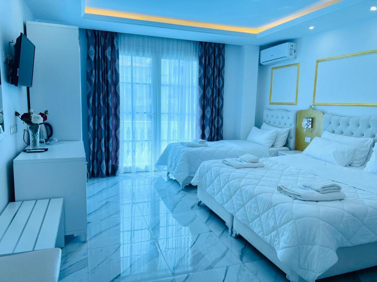 Ujvara Hotel Golem  Bagian luar foto