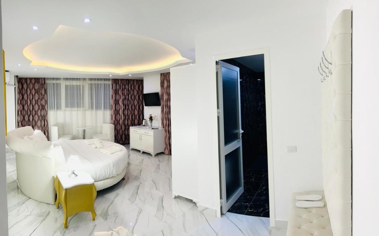 Ujvara Hotel Golem  Bagian luar foto