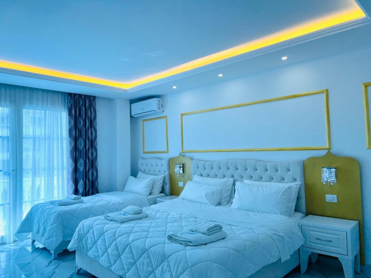 Ujvara Hotel Golem  Bagian luar foto