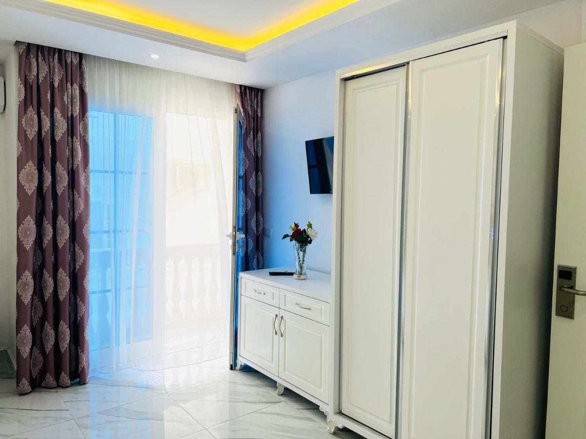 Ujvara Hotel Golem  Bagian luar foto