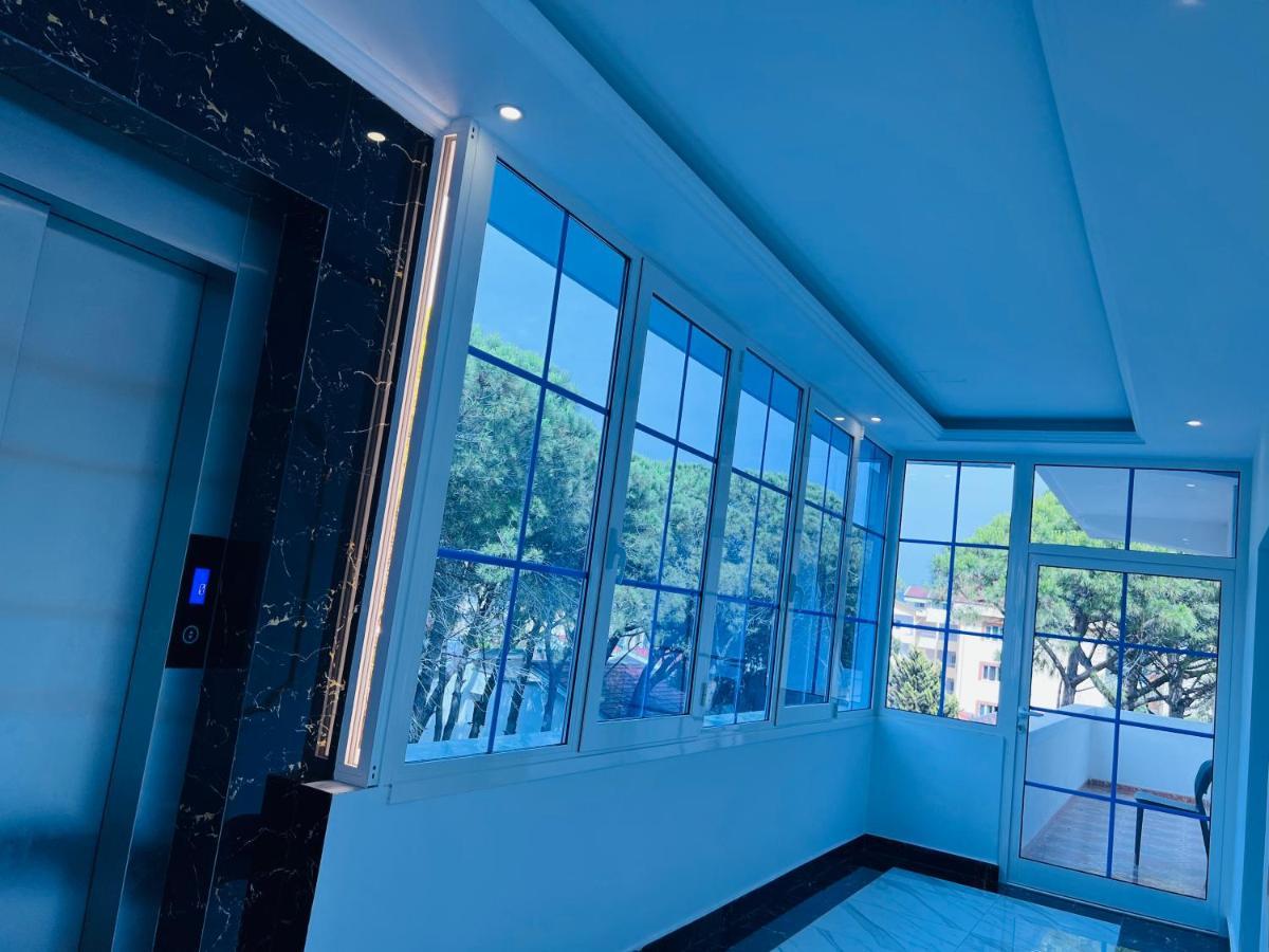 Ujvara Hotel Golem  Bagian luar foto