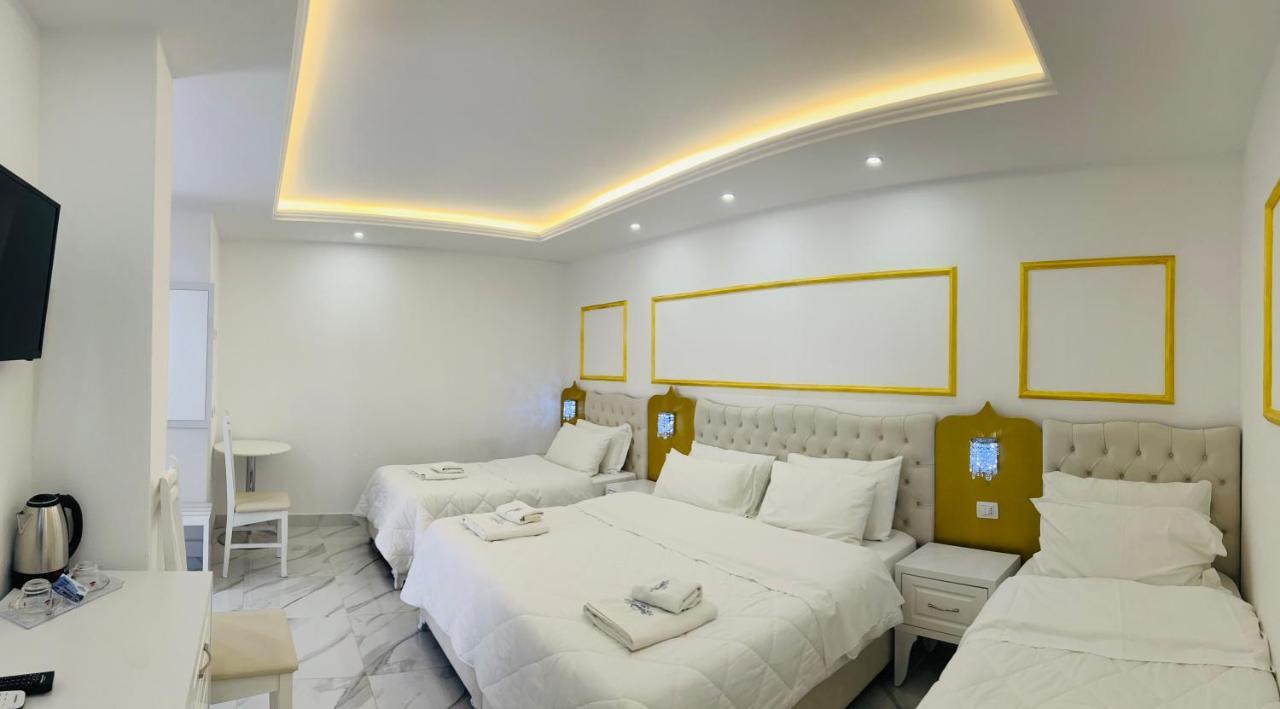 Ujvara Hotel Golem  Bagian luar foto