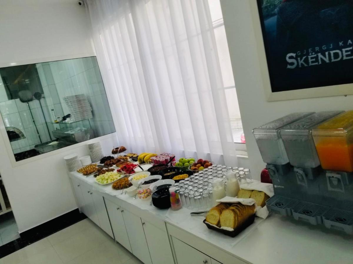 Ujvara Hotel Golem  Bagian luar foto