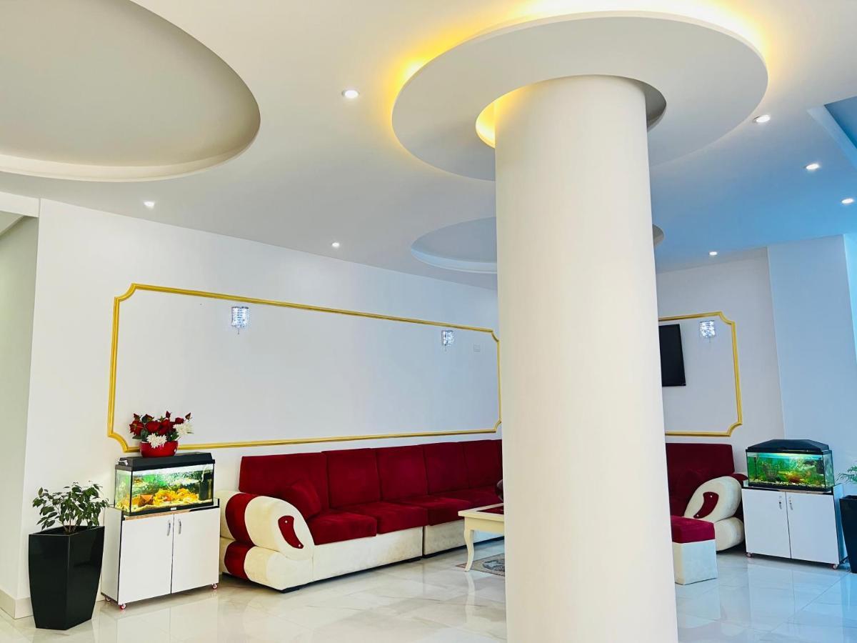 Ujvara Hotel Golem  Bagian luar foto