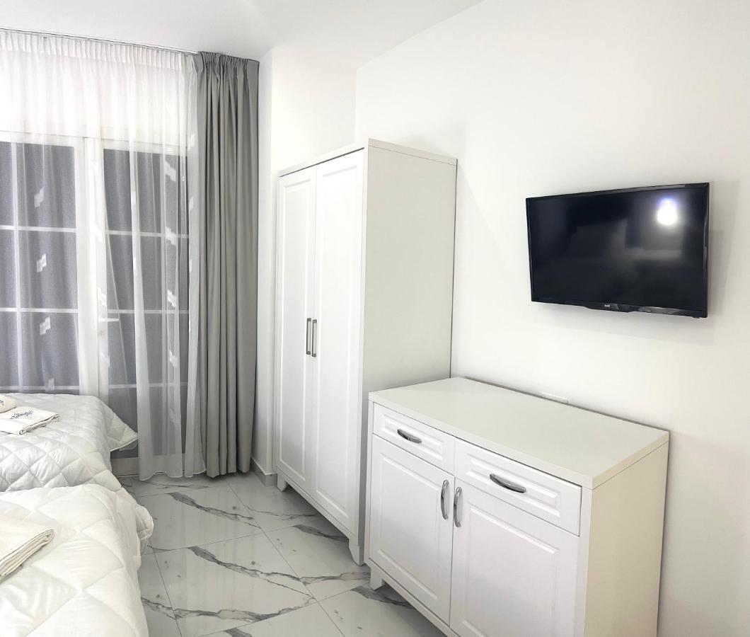 Ujvara Hotel Golem  Bagian luar foto