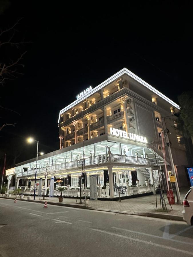 Ujvara Hotel Golem  Bagian luar foto