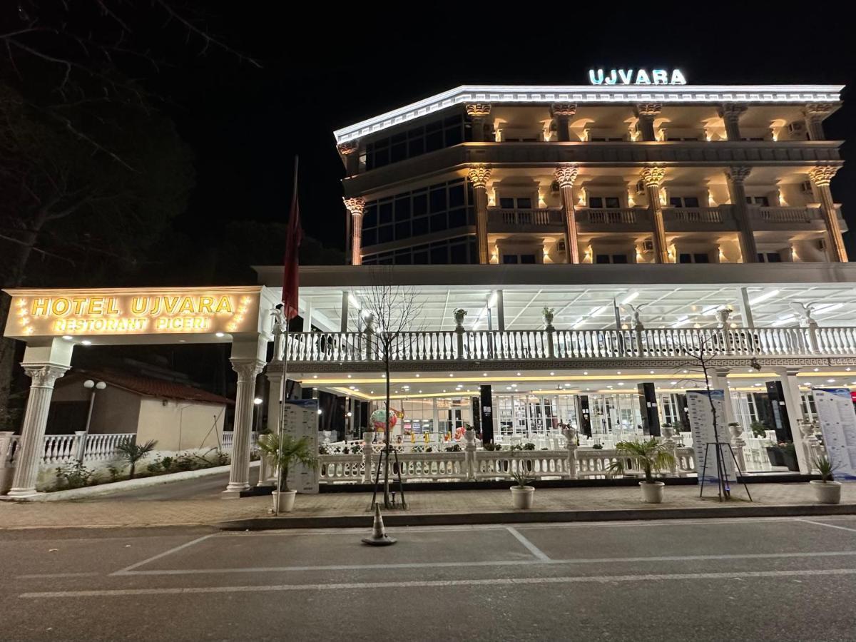 Ujvara Hotel Golem  Bagian luar foto