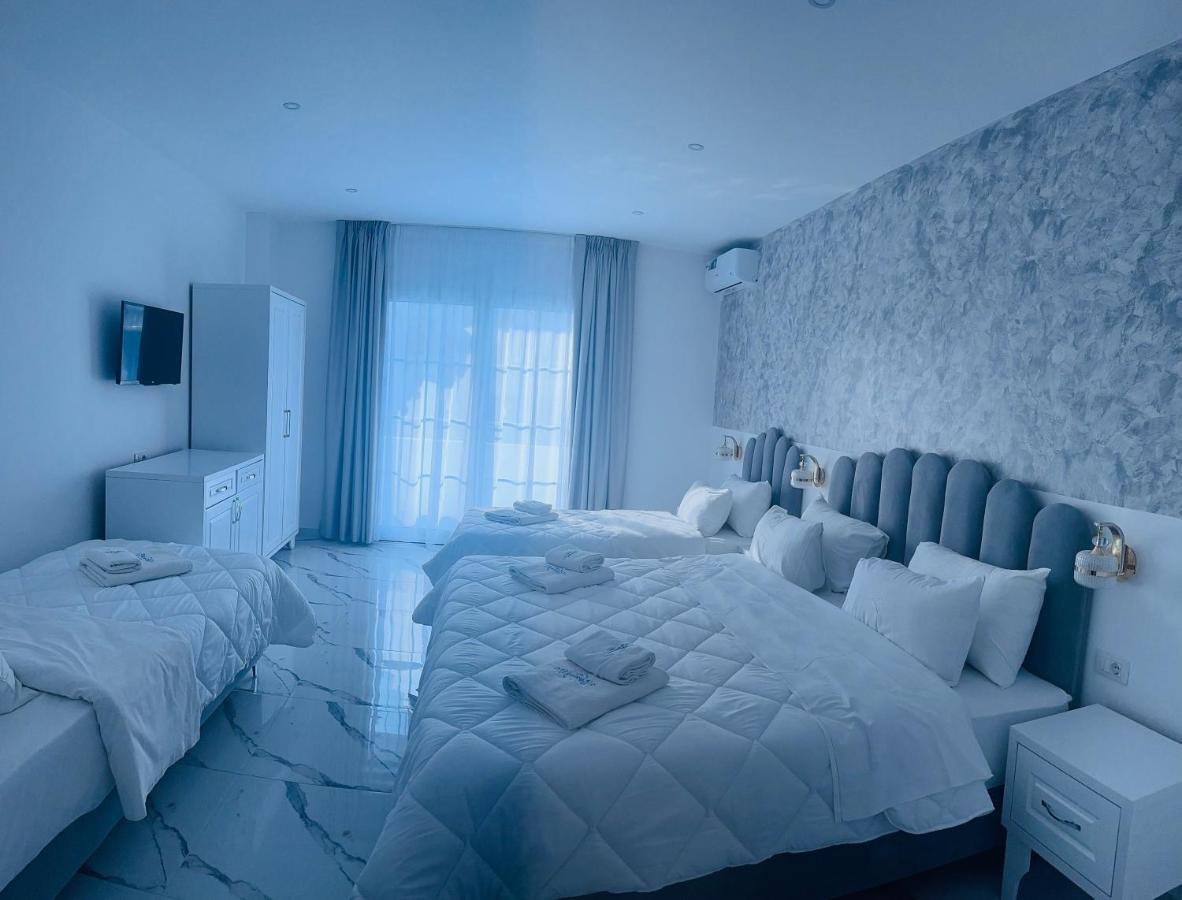Ujvara Hotel Golem  Bagian luar foto