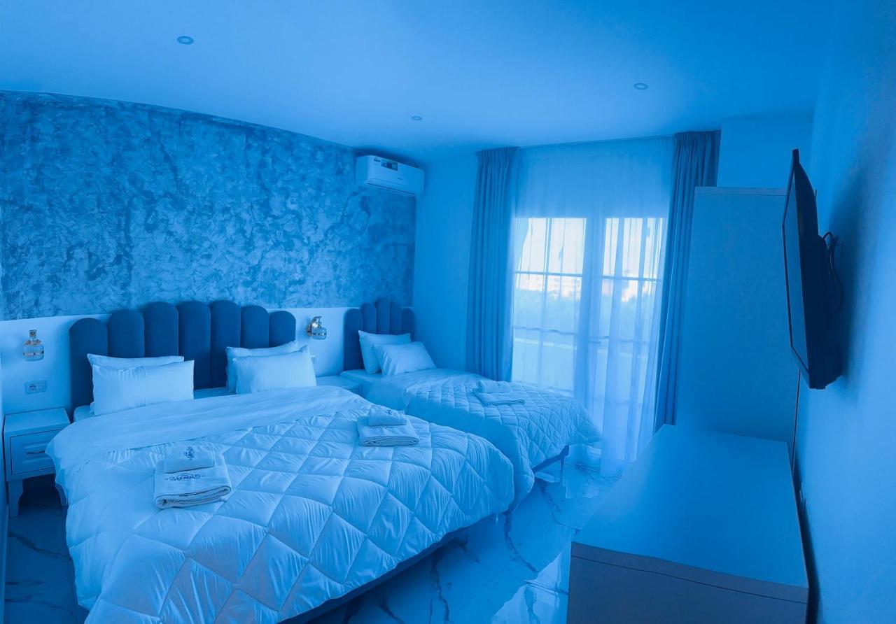Ujvara Hotel Golem  Bagian luar foto