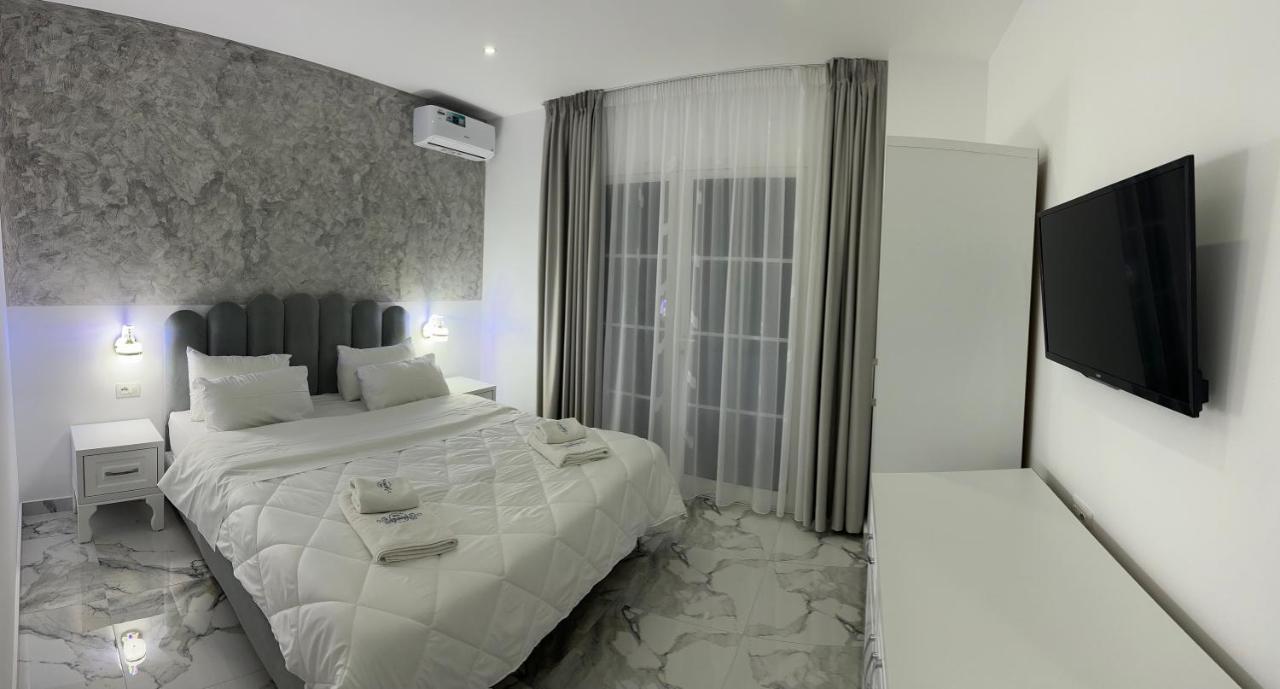 Ujvara Hotel Golem  Bagian luar foto