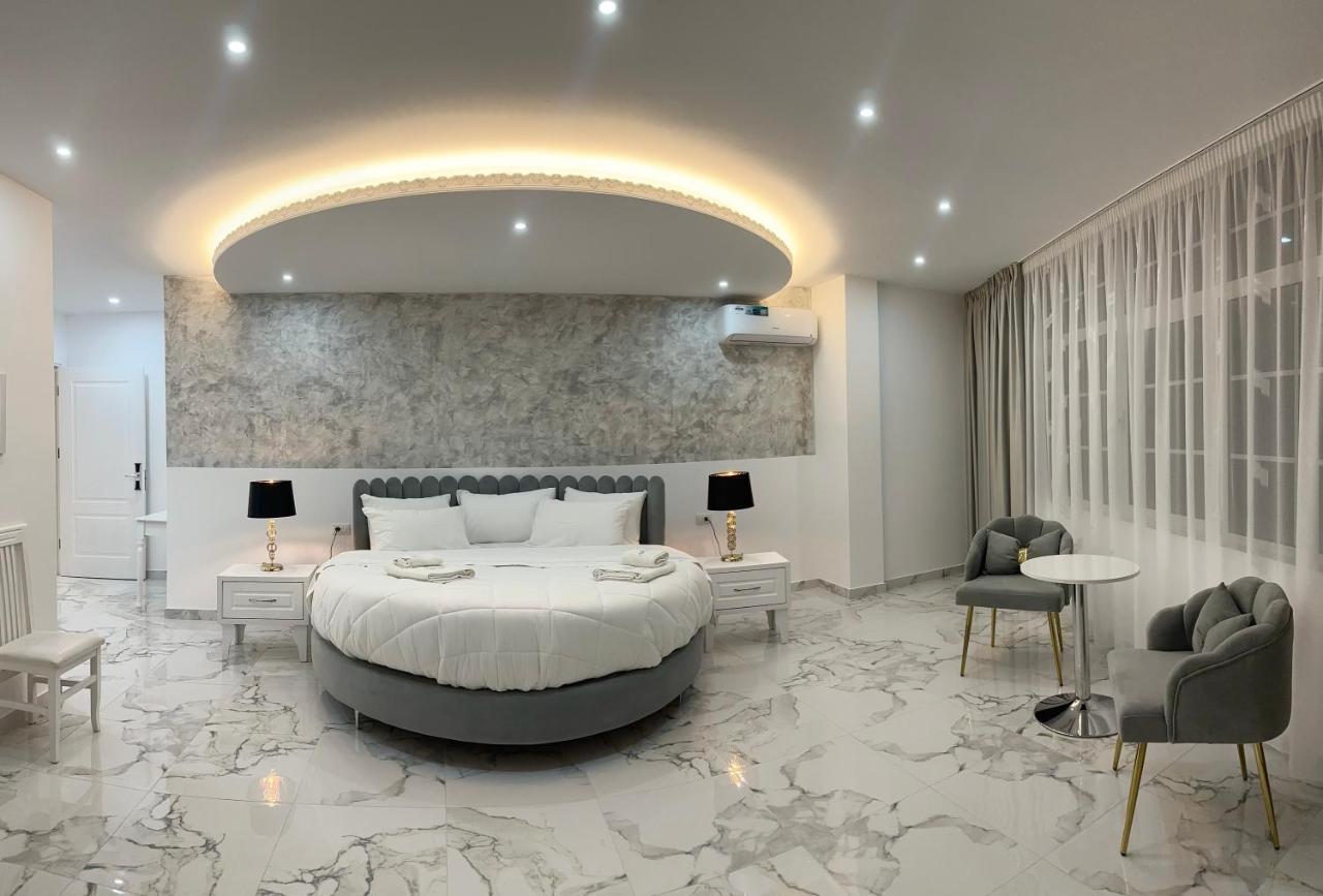 Ujvara Hotel Golem  Bagian luar foto