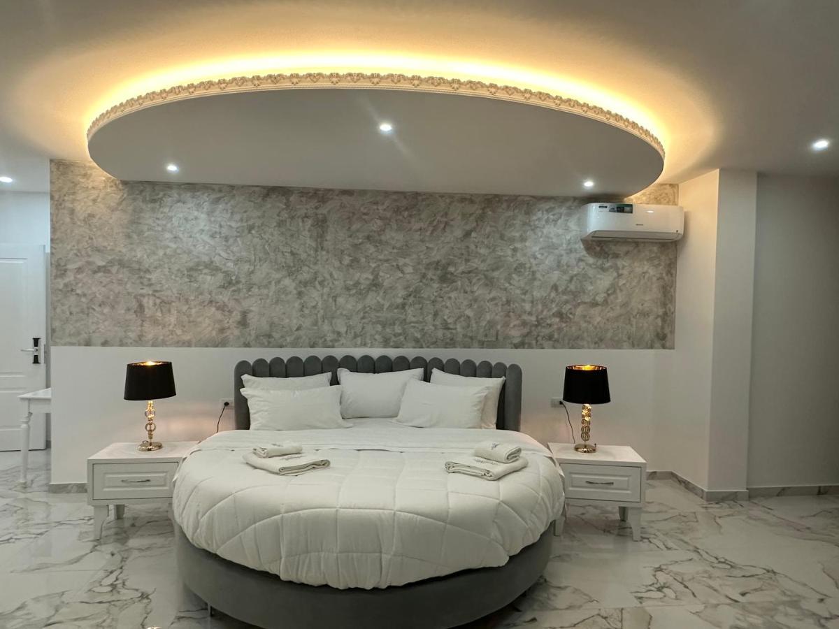Ujvara Hotel Golem  Bagian luar foto
