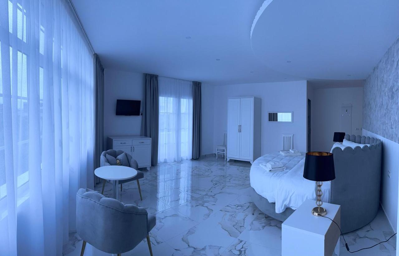 Ujvara Hotel Golem  Bagian luar foto