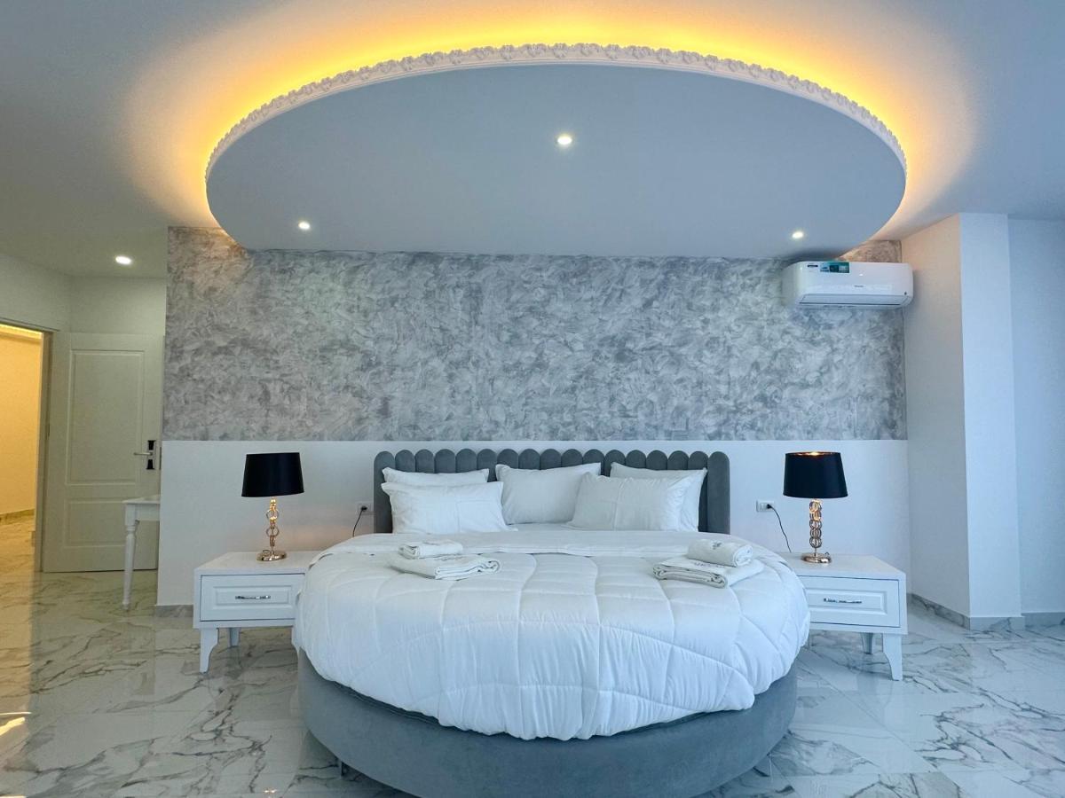 Ujvara Hotel Golem  Bagian luar foto