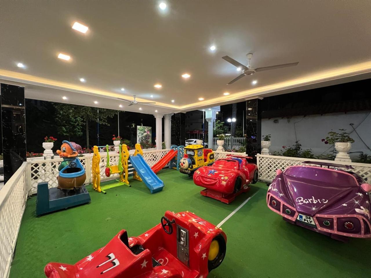 Ujvara Hotel Golem  Bagian luar foto