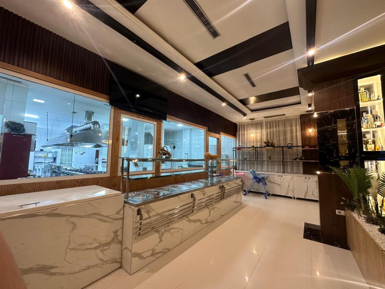 Ujvara Hotel Golem  Bagian luar foto