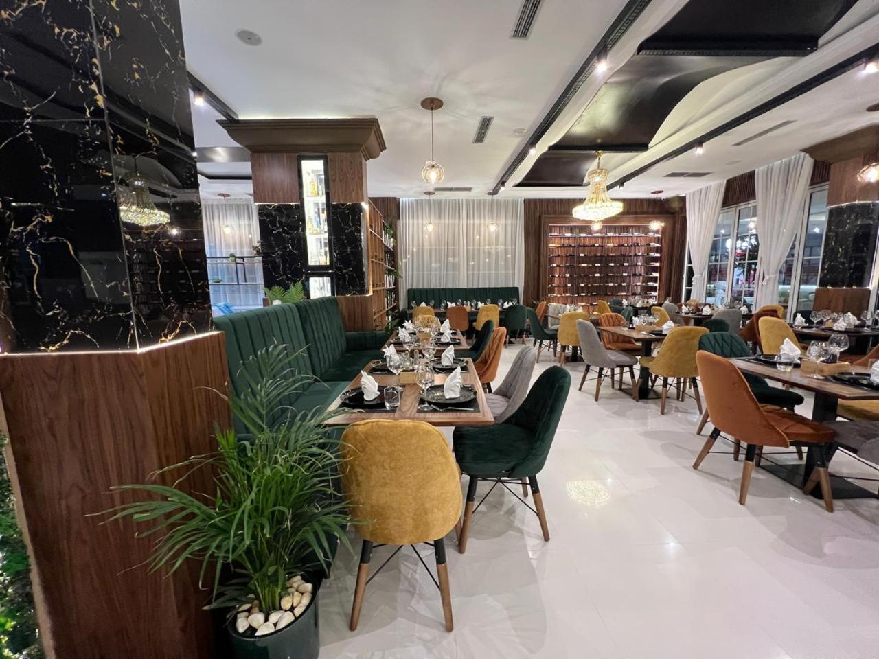 Ujvara Hotel Golem  Bagian luar foto
