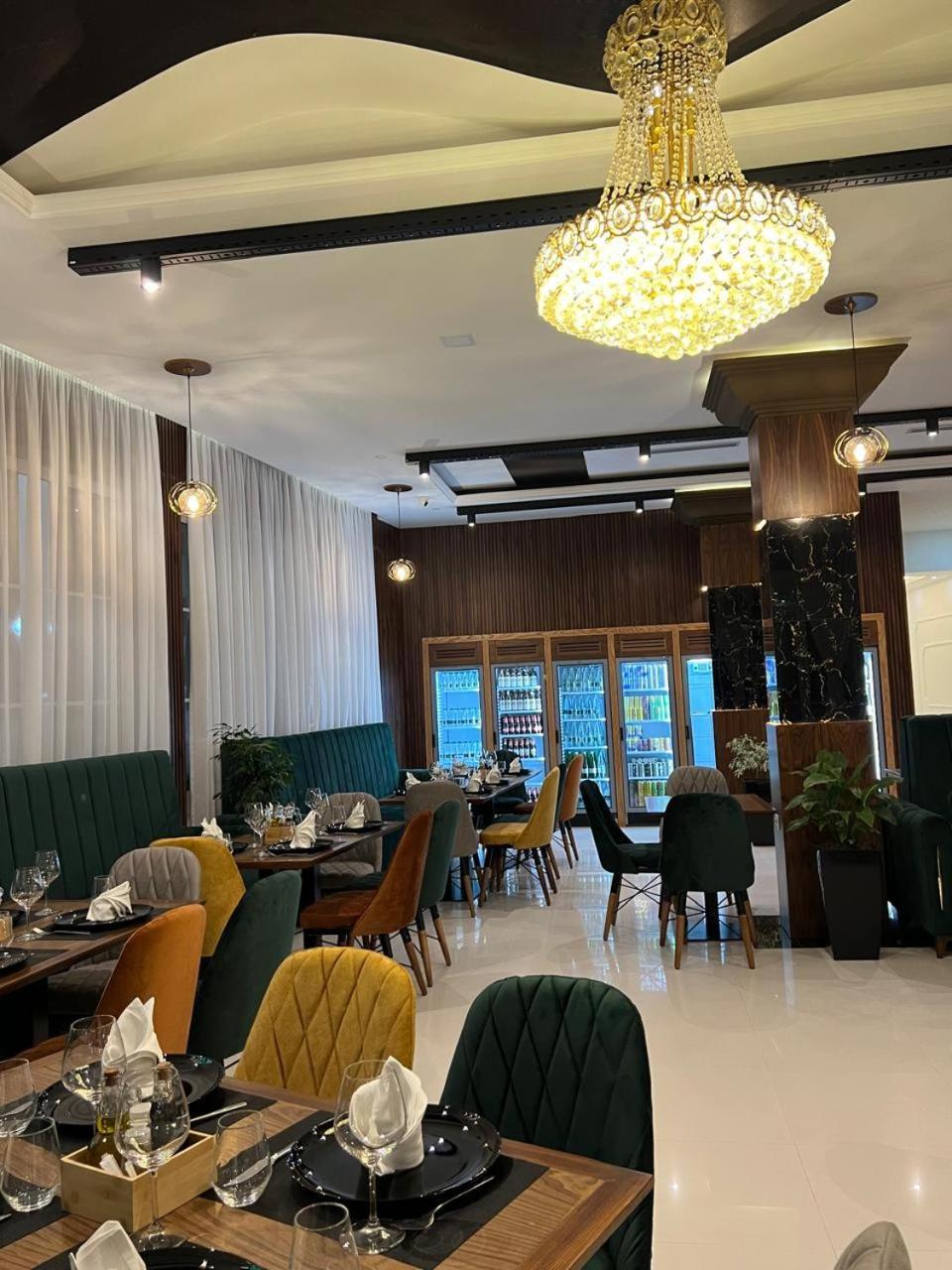 Ujvara Hotel Golem  Bagian luar foto