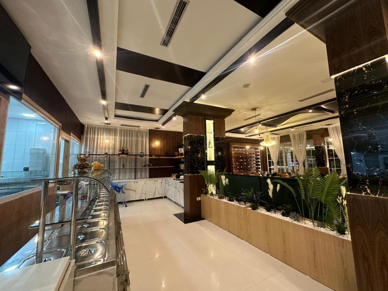 Ujvara Hotel Golem  Bagian luar foto