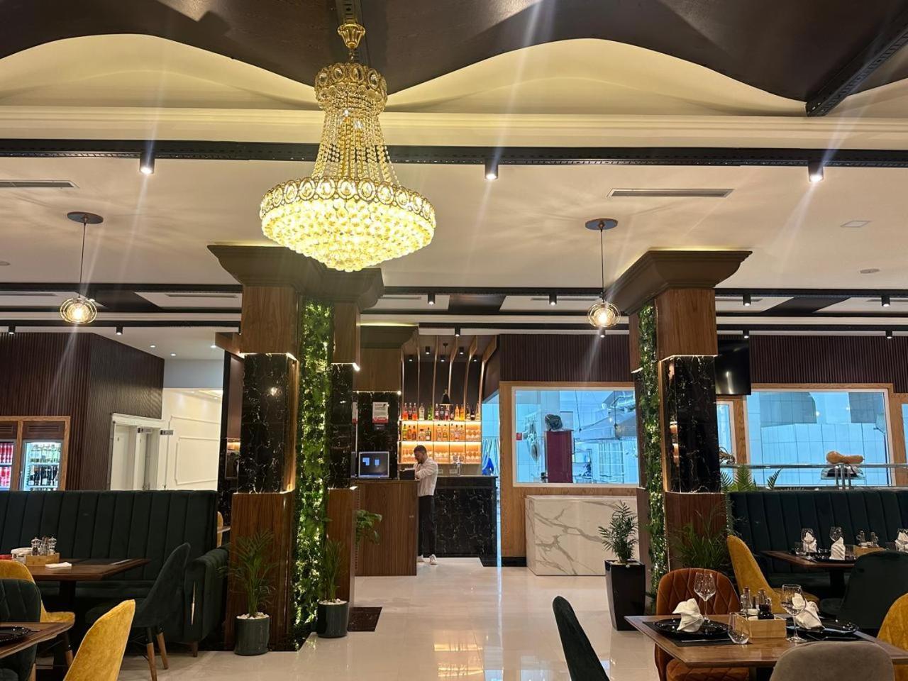 Ujvara Hotel Golem  Bagian luar foto