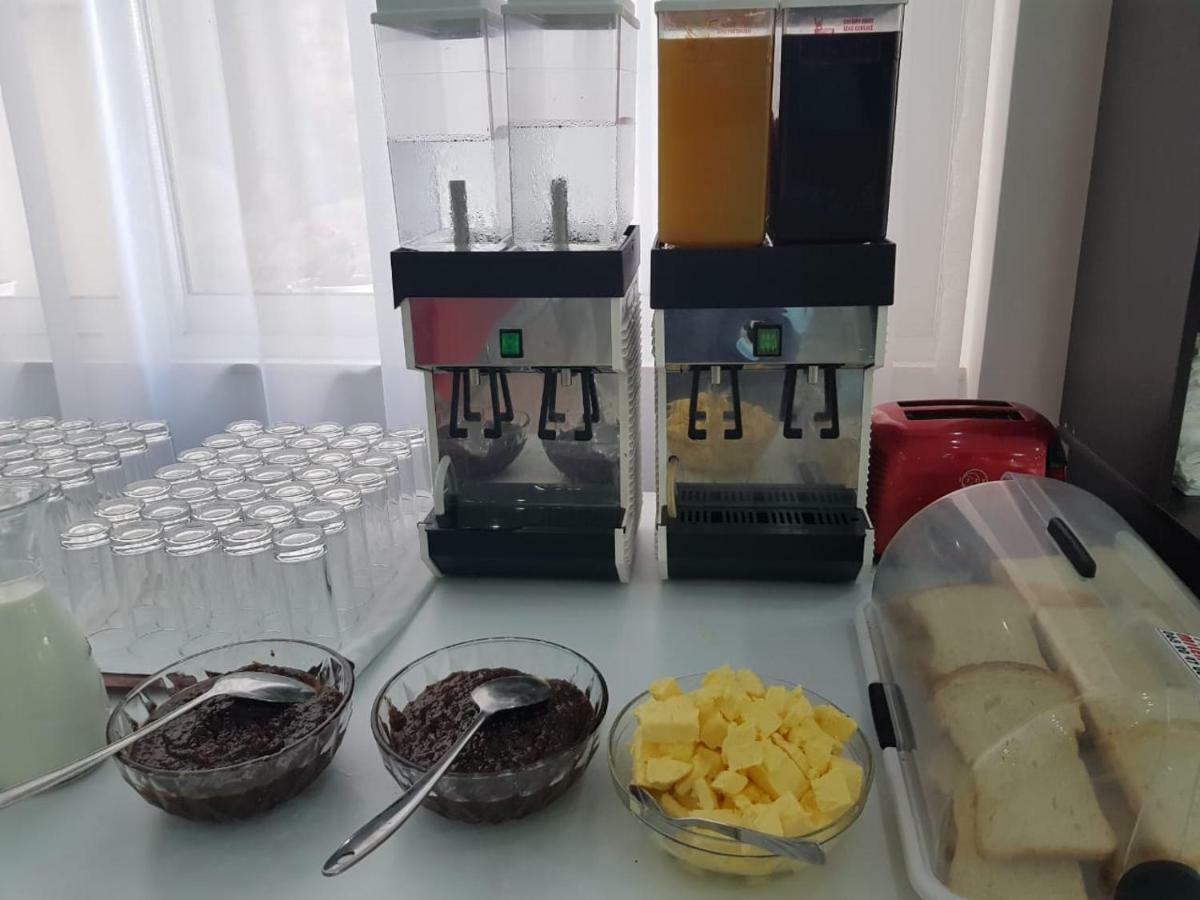 Ujvara Hotel Golem  Bagian luar foto